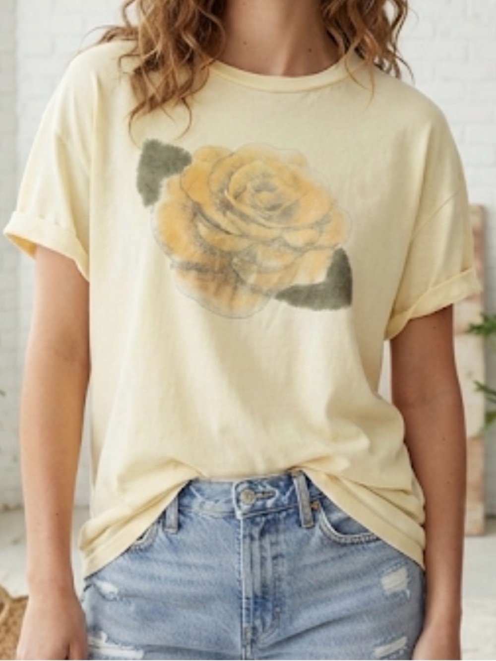 American Eagle Yellow Rose Graphic Tee Size XS